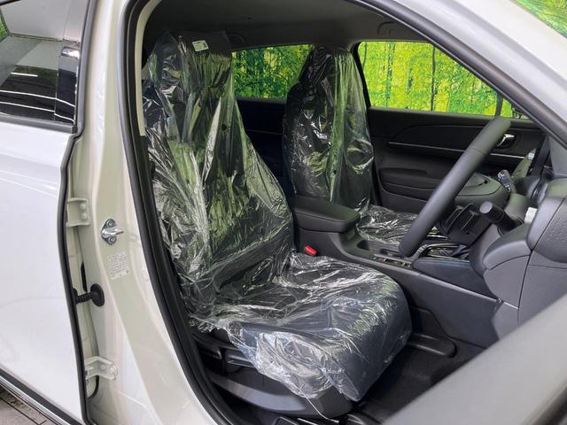 ヴェゼル ｅ：ＨＥＶ　Ｚ　登録済未使用車　純正９型ナビ　バックカメラ　ホンダセンシング　禁煙車　ＥＴＣ　Ｂｌｕｅｔｏｏｔｈ接続　シートヒーター　パワーバックドア　ハーフレザーシート　ＬＥＤヘッドライト　置くだけ充電（8枚目）