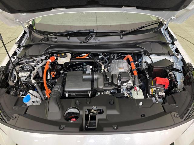 ヴェゼル ｅ：ＨＥＶ　Ｚ　登録済未使用車　純正９型ナビ　バックカメラ　ホンダセンシング　禁煙車　ＥＴＣ　Ｂｌｕｅｔｏｏｔｈ接続　シートヒーター　パワーバックドア　ハーフレザーシート　ＬＥＤヘッドライト　置くだけ充電（18枚目）