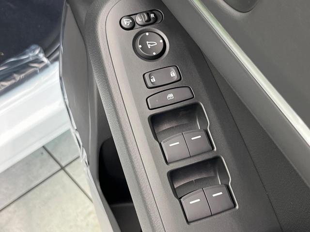 ヴェゼル ｅ：ＨＥＶ　Ｚ　登録済未使用車　純正９型ナビ　バックカメラ　ホンダセンシング　禁煙車　ＥＴＣ　Ｂｌｕｅｔｏｏｔｈ接続　シートヒーター　パワーバックドア　ハーフレザーシート　ＬＥＤヘッドライト　置くだけ充電（27枚目）