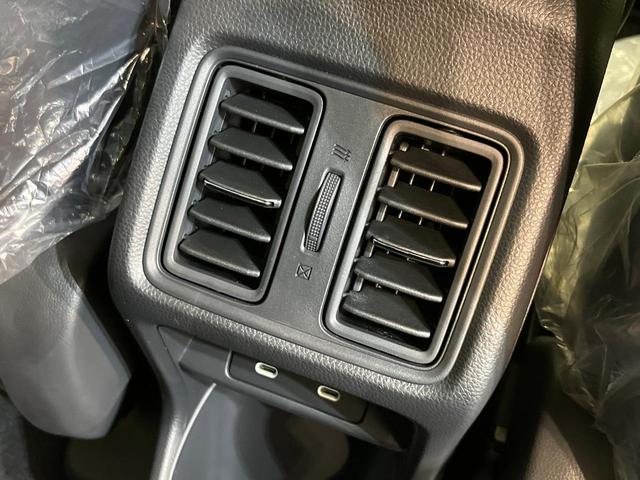 ヴェゼル ｅ：ＨＥＶ　Ｚ　登録済未使用車　純正９型ナビ　バックカメラ　ホンダセンシング　禁煙車　ＥＴＣ　Ｂｌｕｅｔｏｏｔｈ接続　シートヒーター　パワーバックドア　ハーフレザーシート　ＬＥＤヘッドライト　置くだけ充電（49枚目）