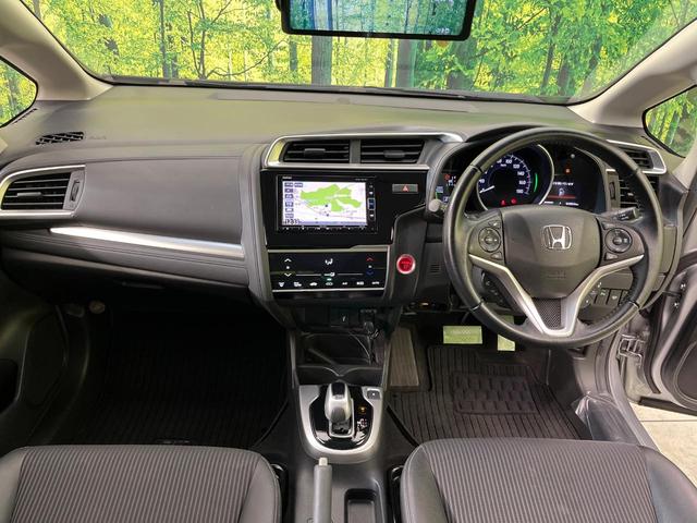 フィットハイブリッド L ホンダセンシング 純正ナビ バックカメラ 寒冷地仕様 ホンダセンシング レーダークルーズ 禁煙車 ハーフレザーシート コーナーセンサー デジタルインナーミラー LEDヘッド&フォグ ETC Bluetooth再生(2枚目)