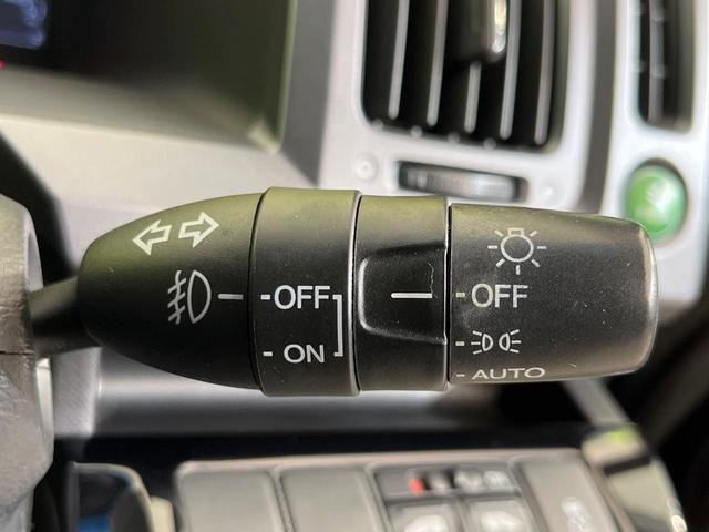 ステップワゴンスパーダ Z 純正HDDナビ バックカメラ 禁煙車 両側電動スライドドア HIDヘッドライト ETC ドラレコ オートエアコン オートライト スマートキー アイドリングストップ 電動格納ミラー 地デジ ドアバイザー(42枚目)