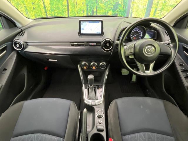 デミオ 13S 純正ナビ バックカメラ シティブレーキ 禁煙車 スマートキー LEDヘッド オートライト オートエアコン 電動格納ミラー パワーウィンドウ プライバシーガラス パワーステアリング 盗難防止装置(2枚目)