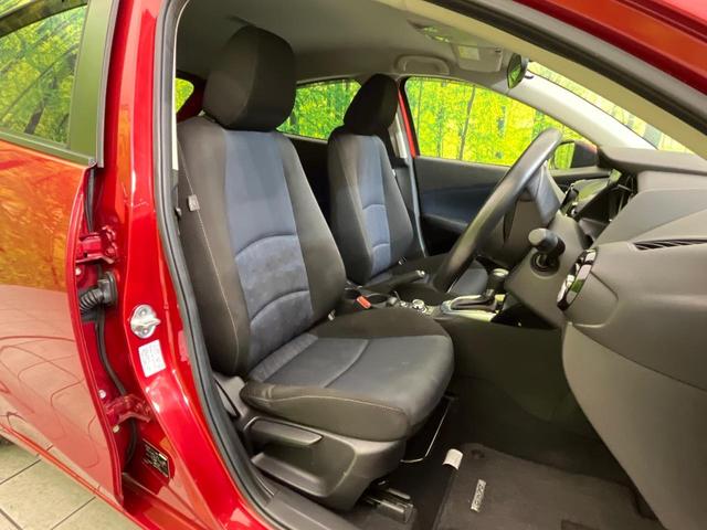 デミオ 13S 純正ナビ バックカメラ シティブレーキ 禁煙車 スマートキー LEDヘッド オートライト オートエアコン 電動格納ミラー パワーウィンドウ プライバシーガラス パワーステアリング 盗難防止装置(8枚目)