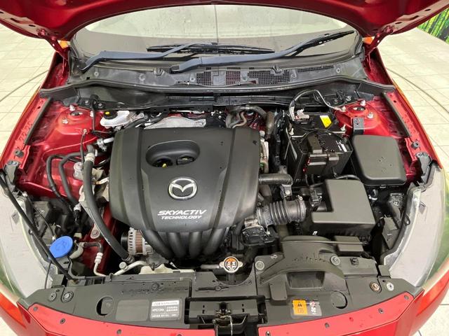 デミオ 13S 純正ナビ バックカメラ シティブレーキ 禁煙車 スマートキー LEDヘッド オートライト オートエアコン 電動格納ミラー パワーウィンドウ プライバシーガラス パワーステアリング 盗難防止装置(18枚目)