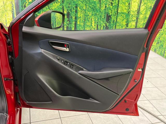 デミオ 13S 純正ナビ バックカメラ シティブレーキ 禁煙車 スマートキー LEDヘッド オートライト オートエアコン 電動格納ミラー パワーウィンドウ プライバシーガラス パワーステアリング 盗難防止装置(35枚目)