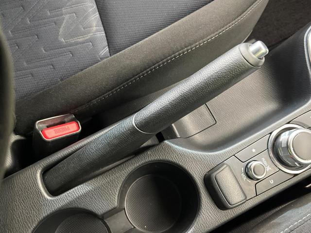 デミオ 13S 純正ナビ バックカメラ シティブレーキ 禁煙車 スマートキー LEDヘッド オートライト オートエアコン 電動格納ミラー パワーウィンドウ プライバシーガラス パワーステアリング 盗難防止装置(42枚目)