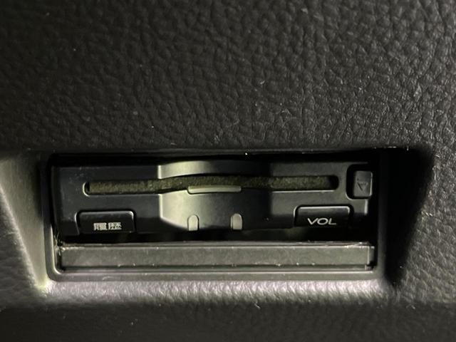 スイフトスポーツ ベースグレード MT車 SDナビ 禁煙車 スマートキー HIDヘッド ビルトインETC クルコン オートライト オートエアコン 純正17インチアルミ 電動格納ミラー プライバシーガラス パワーウィンドウ(7枚目)