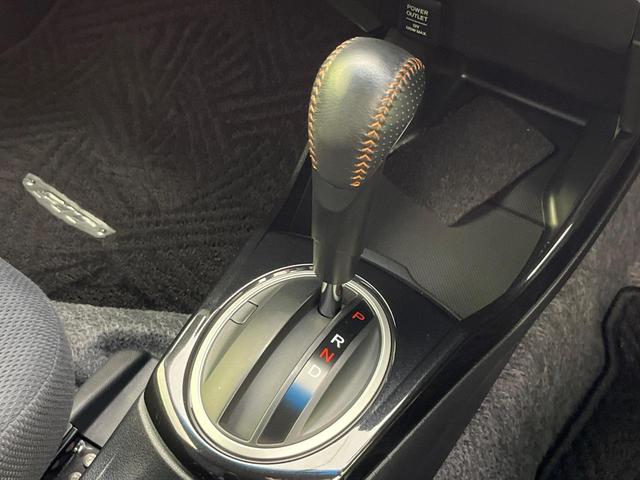 フィットハイブリッド RS 純正ナビ バックカメラ 禁煙車 HIDヘッド ETC クルーズコントロール Bluetooth再生 オートエアコン オートライト スマートキー 純正16インチAW 地デジ CD/DVD 電動格納ミラー(24枚目)