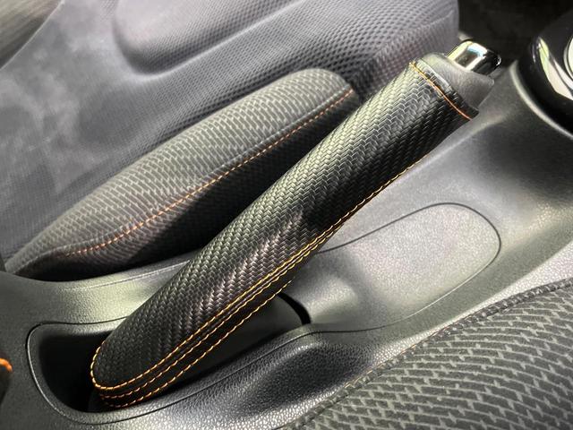 フィットハイブリッド RS 純正ナビ バックカメラ 禁煙車 HIDヘッド ETC クルーズコントロール Bluetooth再生 オートエアコン オートライト スマートキー 純正16インチAW 地デジ CD/DVD 電動格納ミラー(25枚目)