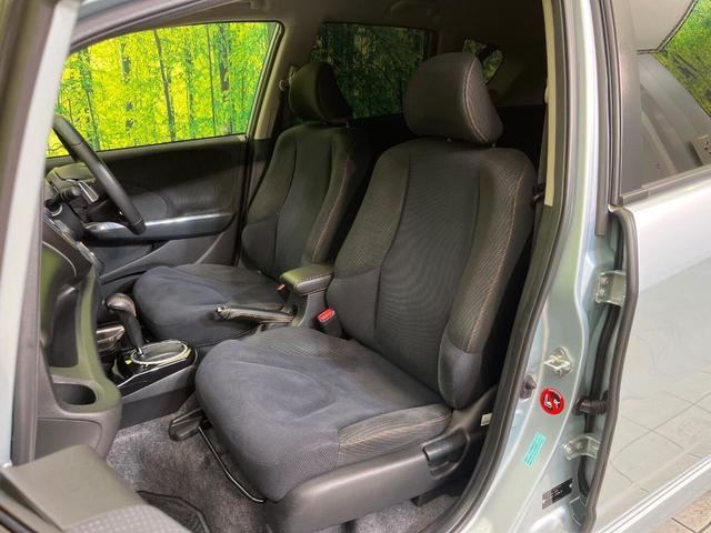 フィットハイブリッド RS 純正ナビ バックカメラ 禁煙車 HIDヘッド ETC クルーズコントロール Bluetooth再生 オートエアコン オートライト スマートキー 純正16インチAW 地デジ CD/DVD 電動格納ミラー(28枚目)