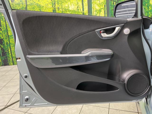 フィットハイブリッド RS 純正ナビ バックカメラ 禁煙車 HIDヘッド ETC クルーズコントロール Bluetooth再生 オートエアコン オートライト スマートキー 純正16インチAW 地デジ CD/DVD 電動格納ミラー(39枚目)