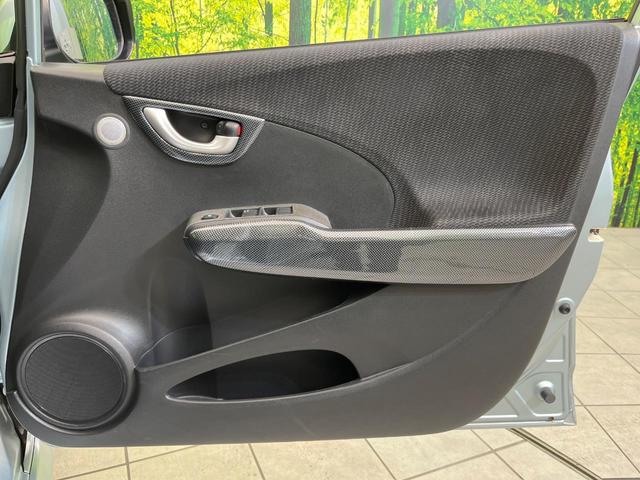 フィットハイブリッド RS 純正ナビ バックカメラ 禁煙車 HIDヘッド ETC クルーズコントロール Bluetooth再生 オートエアコン オートライト スマートキー 純正16インチAW 地デジ CD/DVD 電動格納ミラー(40枚目)