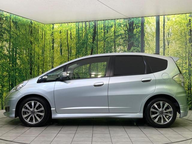 フィットハイブリッド RS 純正ナビ バックカメラ 禁煙車 HIDヘッド ETC クルーズコントロール Bluetooth再生 オートエアコン オートライト スマートキー 純正16インチAW 地デジ CD/DVD 電動格納ミラー(50枚目)