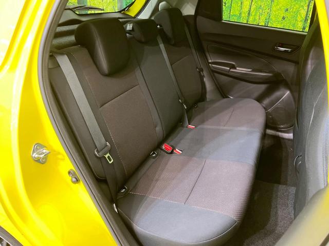 後部座席も気になるようなキズ・汚れやへたり等、大きなダメージはなく、良好な状態です。