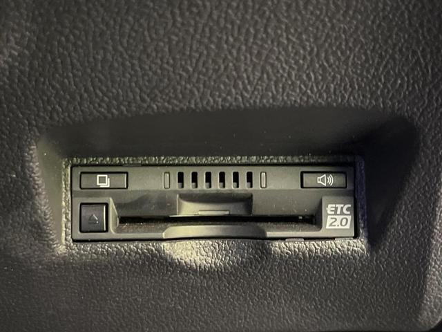 プリウス Sツーリングセレクション 純正9型ナビ バックカメラ セーフティセンス レーダークルーズ 禁煙車 ハーフレザーシート ETC ドラレコ 前席シートヒーター LEDヘッド&フォグ Bluetooth オートエアコン オートライト(7枚目)