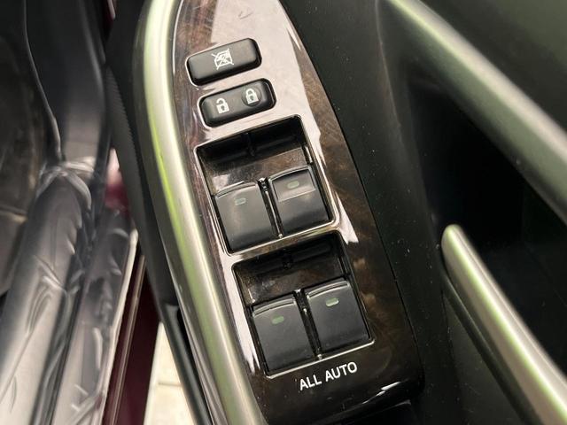 プリウスPHV Gレザーパッケージ 純正ナビ バックカメラ レーダークルーズ 禁煙車 レザーシート パワーシート 前席シートヒーター スマートキー LEDヘッド オートライト オートエアコン Bluetooth接続 電動格納ミラー(28枚目)