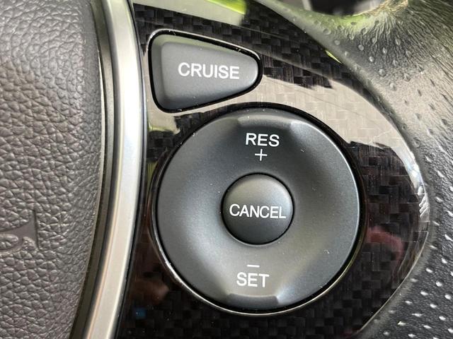 【クルーズコントロール】高速道路もラクラク走行。アクセルを離しても一定速度で走行ができ、長距離運転時の負担を軽減！加速・減速も簡単なスイッチ操作で調整できます。
