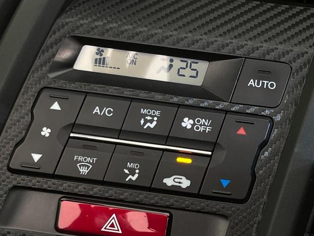 【オートエアコン】一度お好みの温度に設定すれば、車内の温度を検知し風量や温度を自動で調整。暑い…寒い…と何度もスイッチ操作をする必要はありません。快適な車内空間には必須の機能ですね♪