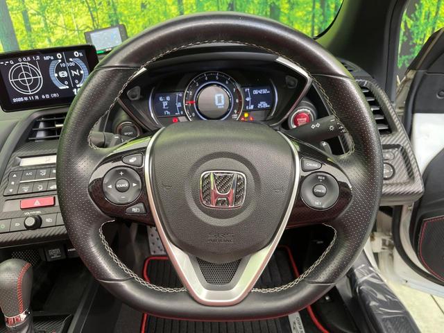 【純正革巻きステアリング】上質な革を使用することで、手にしっかり馴染みとても運転しやすいハンドルです♪