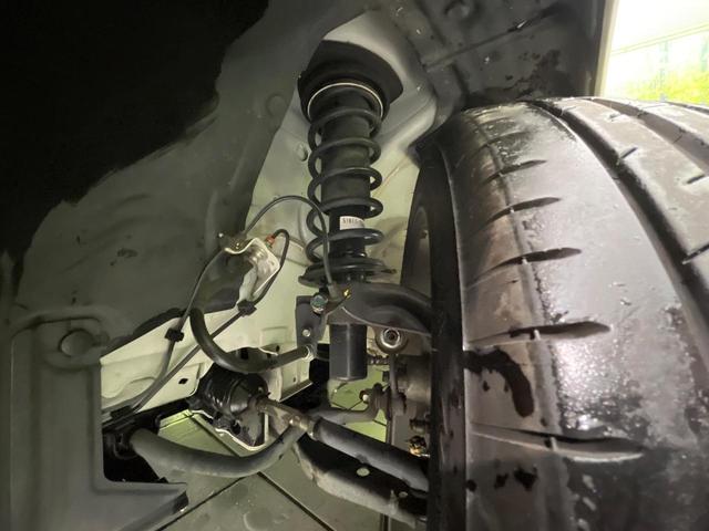 お車を安心してお乗りいただく為には、足回りの定期点検が欠かせません。サービスサポート（有償保証）では無料点検もご提供しており、安心のカーライフをお過ごしいただけるサポート体制が整っています。