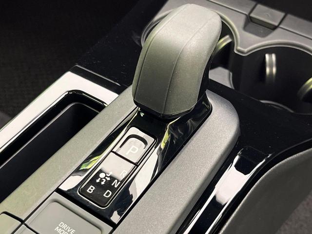 プリウス X 純正8型ナビ バックカメラ セーフティセンス 100V電源 レーダークルーズ 禁煙車 コーナーセンサー LEDヘッドライト ETC2.0 ドラレコ オートエアコン オートライト スマートキー(24枚目)