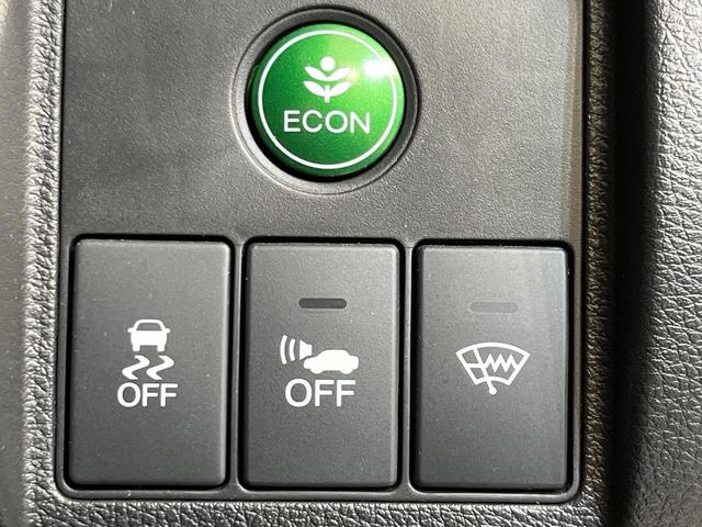 ヴェゼル ハイブリッドＺ　８型ナビ　バックカメラ　ＣＴＢＡ　禁煙車　前席シートヒーター　ドラレコ　ＬＥＤヘッド＆フォグ　ＥＴＣ　クルコン　オートライト　デュアルオートエアコン　純正１７インチＡＷ　Ｂｌｕｅｔｏｏｔｈ再生（6枚目）