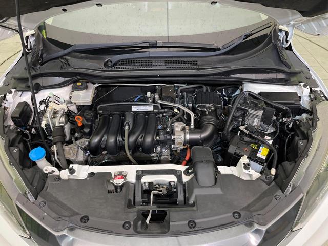 ヴェゼル ハイブリッドＺ　８型ナビ　バックカメラ　ＣＴＢＡ　禁煙車　前席シートヒーター　ドラレコ　ＬＥＤヘッド＆フォグ　ＥＴＣ　クルコン　オートライト　デュアルオートエアコン　純正１７インチＡＷ　Ｂｌｕｅｔｏｏｔｈ再生（18枚目）