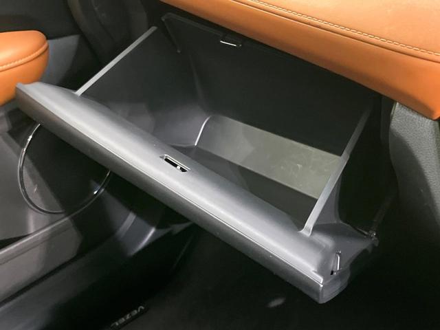 ヴェゼル ハイブリッドＺ　８型ナビ　バックカメラ　ＣＴＢＡ　禁煙車　前席シートヒーター　ドラレコ　ＬＥＤヘッド＆フォグ　ＥＴＣ　クルコン　オートライト　デュアルオートエアコン　純正１７インチＡＷ　Ｂｌｕｅｔｏｏｔｈ再生（39枚目）