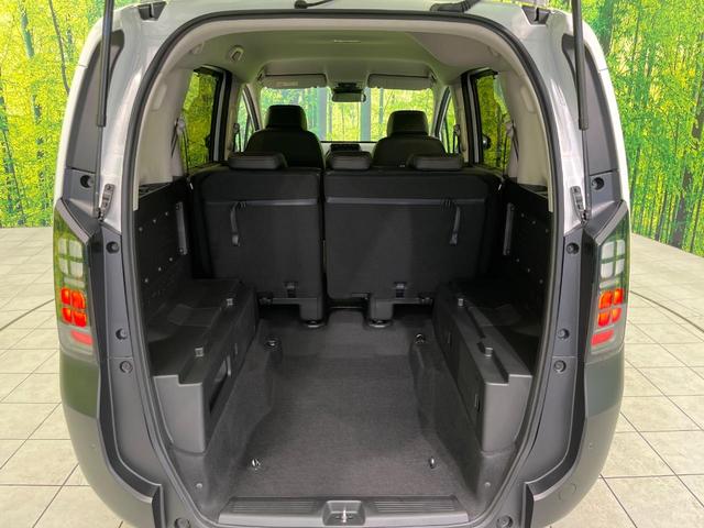 フリード ｅ：ＨＥＶクロスター　登録済未使用車　ホンダセンシング　アダプティブクルーズ　前席シートヒーター　クリアランスソナー　オートエアコン　オートライト　スマートキー　純正１６インチＡＷ　電動格納ミラー　プライバシーガラス（10枚目）