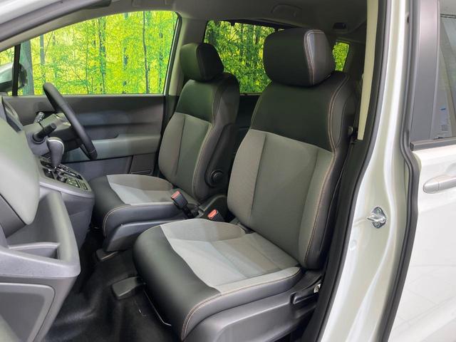 フリード ｅ：ＨＥＶクロスター　登録済未使用車　ホンダセンシング　アダプティブクルーズ　前席シートヒーター　クリアランスソナー　オートエアコン　オートライト　スマートキー　純正１６インチＡＷ　電動格納ミラー　プライバシーガラス（27枚目）