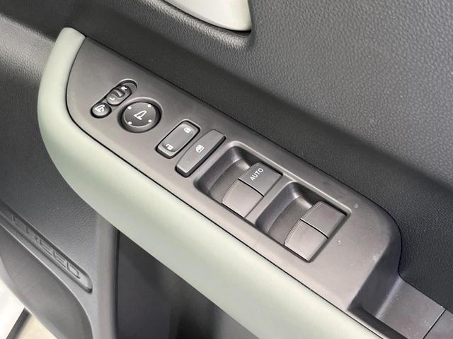 フリード ｅ：ＨＥＶクロスター　登録済未使用車　ホンダセンシング　アダプティブクルーズ　前席シートヒーター　クリアランスソナー　オートエアコン　オートライト　スマートキー　純正１６インチＡＷ　電動格納ミラー　プライバシーガラス（40枚目）