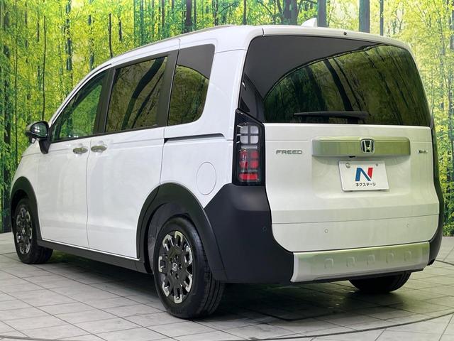 フリード ｅ：ＨＥＶクロスター　登録済未使用車　ホンダセンシング　アダプティブクルーズ　前席シートヒーター　クリアランスソナー　オートエアコン　オートライト　スマートキー　純正１６インチＡＷ　電動格納ミラー　プライバシーガラス（46枚目）