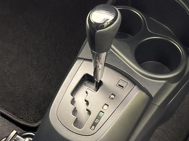 アクア Ｓスタイルブラック　純正ナビ　バックカメラ　セーフティセンス　禁煙車　コーナーセンサー　ＨＩＤヘッドライト　ＥＴＣ　オートハイビーム　オートライト　オートエアコン　Ｂｌｕｅｔｏｏｔｈ再生　スマートキー（24枚目）