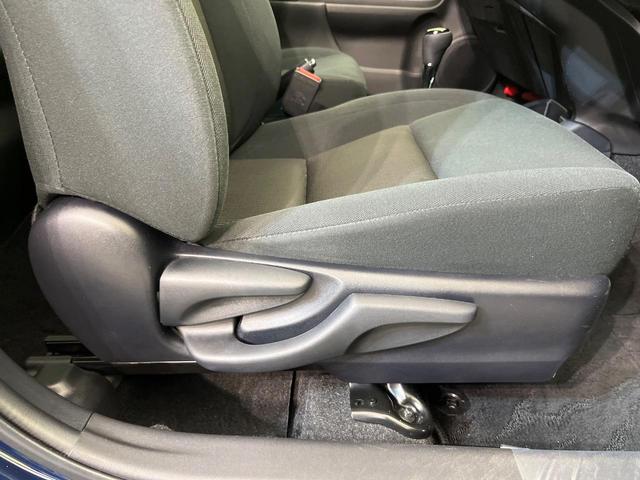 アクア Ｓスタイルブラック　純正ナビ　バックカメラ　セーフティセンス　禁煙車　コーナーセンサー　ＨＩＤヘッドライト　ＥＴＣ　オートハイビーム　オートライト　オートエアコン　Ｂｌｕｅｔｏｏｔｈ再生　スマートキー（29枚目）