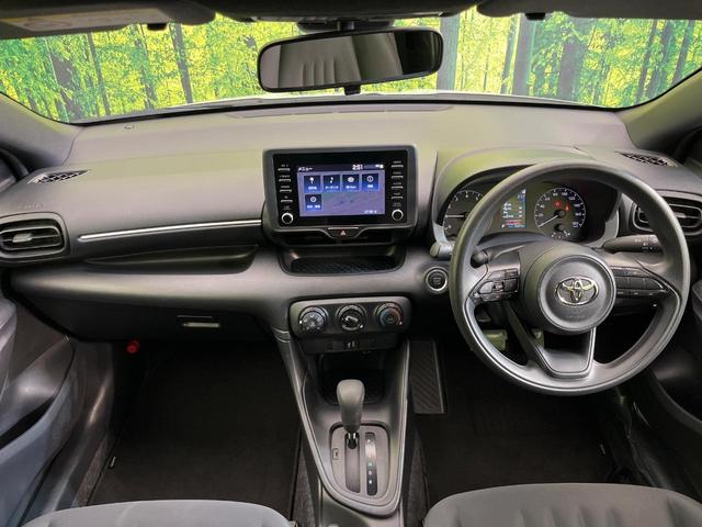 ヤリス X 純正ナビ バックカメラ セーフティセンス 禁煙車 コーナーセンサー スマートキー ビルトインETC オートハイビーム オートライト Bluetooth接続 電動格納ミラー プライバシーガラス(2枚目)