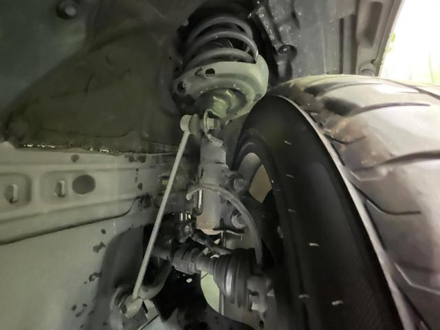 プリウス Ｓツーリングセレクション　モデリスタエアロ　純正９型ナビ　バックカメラ　衝突被害軽減システム　レーダークルーズ　禁煙車　ＬＥＤヘッド　ＬＥＤフォグ　黒合皮シート　シートヒーター　ＥＴＣ　純正１７インチアルミ　オートハイビーム（20枚目）