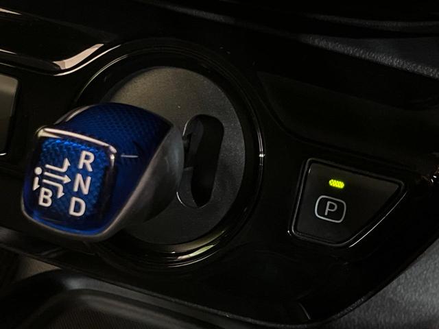 プリウス Ｓツーリングセレクション　モデリスタエアロ　純正９型ナビ　バックカメラ　衝突被害軽減システム　レーダークルーズ　禁煙車　ＬＥＤヘッド　ＬＥＤフォグ　黒合皮シート　シートヒーター　ＥＴＣ　純正１７インチアルミ　オートハイビーム（24枚目）