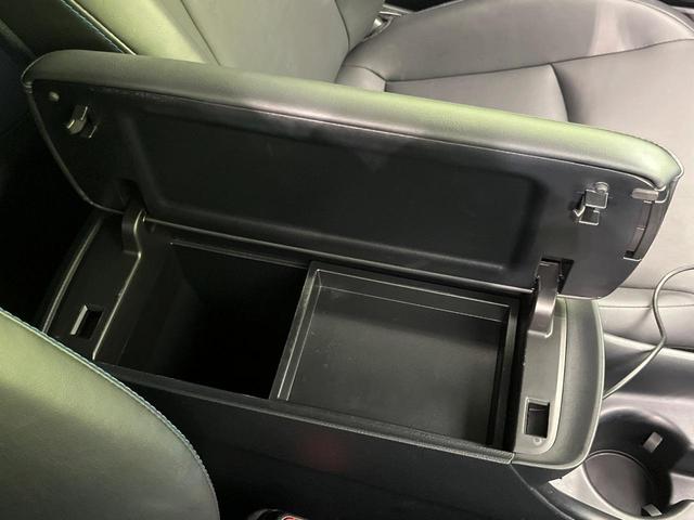 プリウス Ｓツーリングセレクション　モデリスタエアロ　純正９型ナビ　バックカメラ　衝突被害軽減システム　レーダークルーズ　禁煙車　ＬＥＤヘッド　ＬＥＤフォグ　黒合皮シート　シートヒーター　ＥＴＣ　純正１７インチアルミ　オートハイビーム（50枚目）