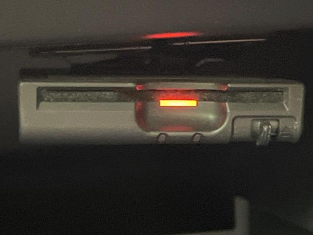 ノート X DIG-S エマージェンシーブレーキ 禁煙車 レーンアシスト オートエアコン オートライト スマートキー ドアバイザー プライバシーガラス アイドリングストップ 電動格納ミラー 衝突安全ボディ 盗難防止システム(7枚目)