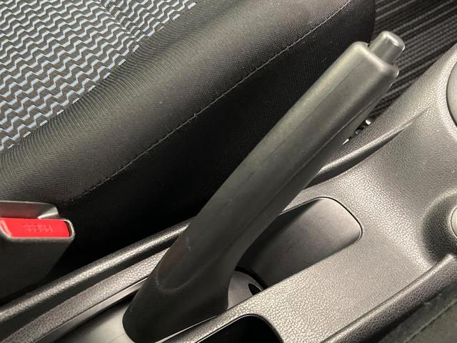 ノート X DIG-S エマージェンシーブレーキ 禁煙車 レーンアシスト オートエアコン オートライト スマートキー ドアバイザー プライバシーガラス アイドリングストップ 電動格納ミラー 衝突安全ボディ 盗難防止システム(25枚目)