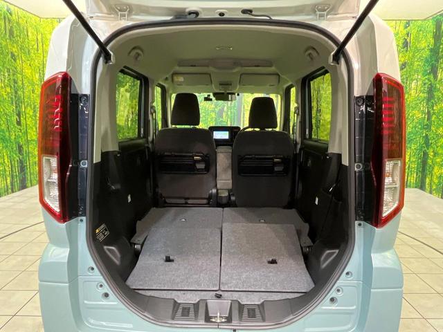 ラゲッジルームは、大容量のスペースを確保。普段のお買い物からレジャーまで、幅広く活躍してくれます！また、リアシートを倒すことでバリエーション豊かにお使いいただけます。
