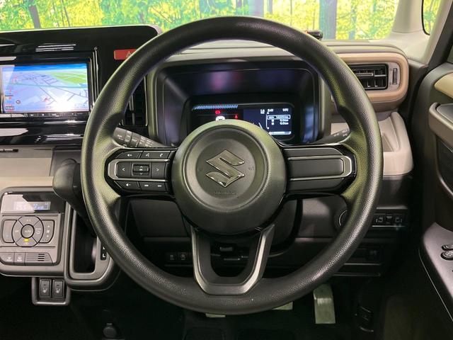 インテリアに合わせたデザインのステアリングは、運転される方のことも考え、運転しやすい形状、大きさです。是非一度、実際に触ってお確かめください。