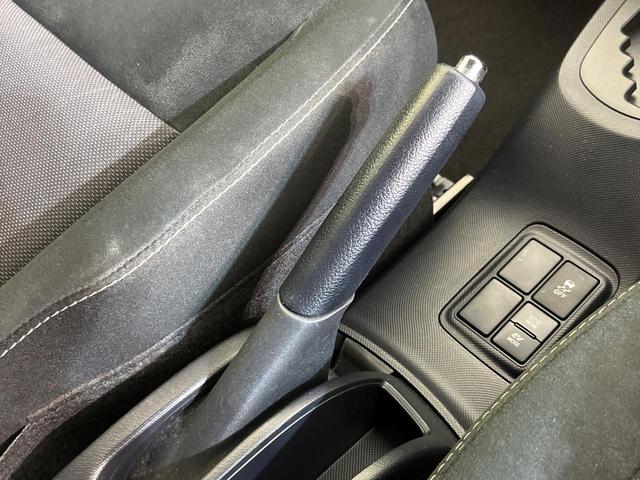 アクア Ｓスタイルブラック　純正ナビ　全周囲カメラ　セーフティセンス　禁煙車　コーナーセンサー　ＬＥＤヘッドライト　Ｂｌｕｅｔｏｏｔｈ再生　オートエアコン　オートライト　スマートキー　電動格納ミラー　プライバシーガラス（25枚目）