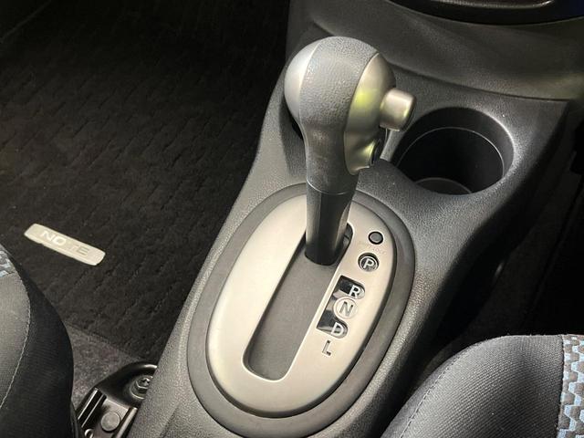 ノート Ｘ　ＤＩＧ－Ｓ　純正ナビ　全周囲カメラ　エマージェンシーブレーキ　禁煙車　ＥＴＣ　コーナーセンサー　オートエアコン　オートライト　スマートキー　電動格納ミラー　アイドリングストップ　地デジ　ドアバイザー（24枚目）