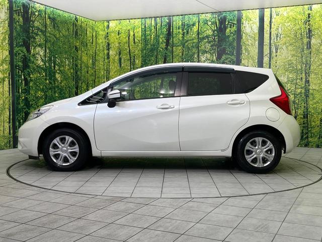 ノート Ｘ　ＤＩＧ－Ｓ　純正ナビ　全周囲カメラ　エマージェンシーブレーキ　禁煙車　ＥＴＣ　コーナーセンサー　オートエアコン　オートライト　スマートキー　電動格納ミラー　アイドリングストップ　地デジ　ドアバイザー（48枚目）