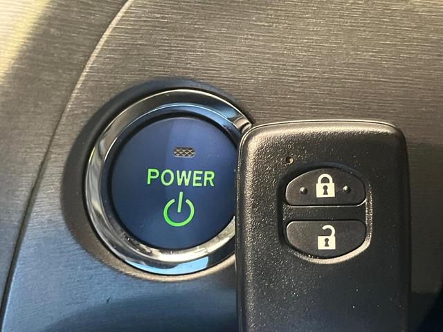 プリウス Ｓ　ＳＤナビ　バックカメラ　禁煙車　ＨＩＤヘッドライト　ＥＴＣ　オートエアコン　オートライト　スマートキー　電動格納ミラー　Ｂｌｕｅｔｏｏｔｈ再生　ＣＤ／ＤＶＤ再生　地デジ　プライバシーガラス（6枚目）