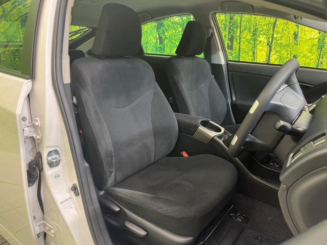 プリウス Ｓ　ＳＤナビ　バックカメラ　禁煙車　ＨＩＤヘッドライト　ＥＴＣ　オートエアコン　オートライト　スマートキー　電動格納ミラー　Ｂｌｕｅｔｏｏｔｈ再生　ＣＤ／ＤＶＤ再生　地デジ　プライバシーガラス（8枚目）