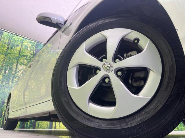 プリウス Ｓ　ＳＤナビ　バックカメラ　禁煙車　ＨＩＤヘッドライト　ＥＴＣ　オートエアコン　オートライト　スマートキー　電動格納ミラー　Ｂｌｕｅｔｏｏｔｈ再生　ＣＤ／ＤＶＤ再生　地デジ　プライバシーガラス（13枚目）