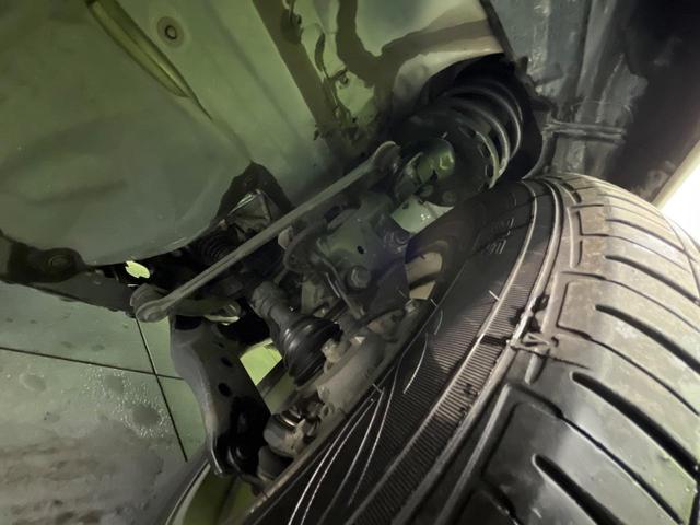 プリウス Ｓ　ＳＤナビ　バックカメラ　禁煙車　ＨＩＤヘッドライト　ＥＴＣ　オートエアコン　オートライト　スマートキー　電動格納ミラー　Ｂｌｕｅｔｏｏｔｈ再生　ＣＤ／ＤＶＤ再生　地デジ　プライバシーガラス（21枚目）